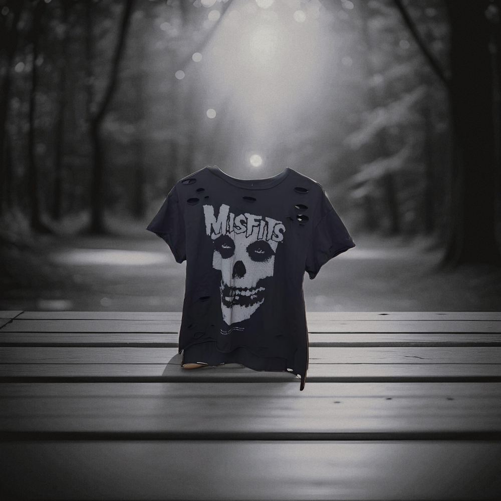 Social Scene Misfits T-shirt Distressed XS